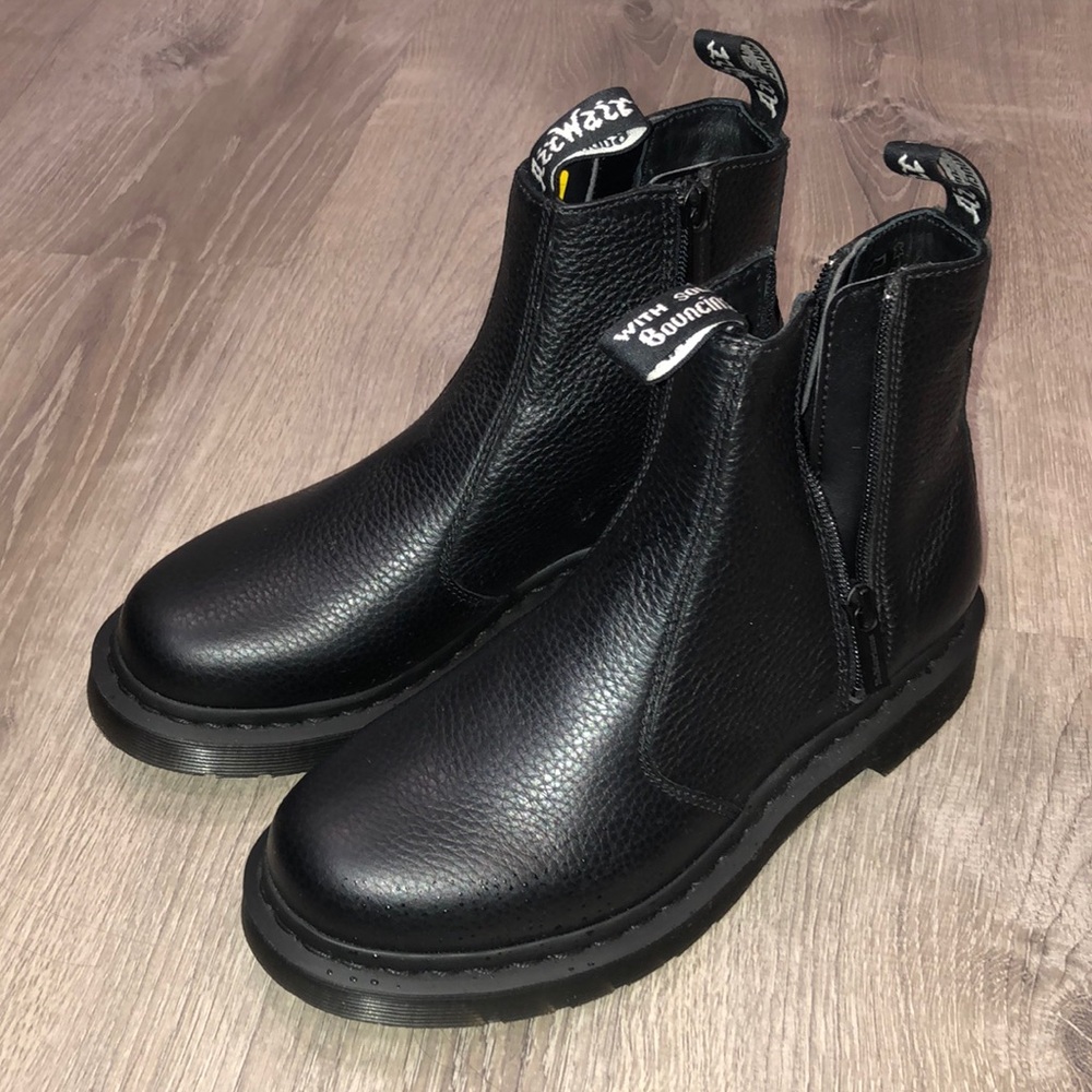 Dr. Martens 2976 w/zips - W US 8 - NEVER WORN!